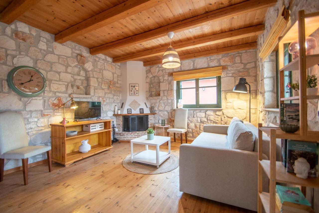 Valory's House - The Stone House Villa